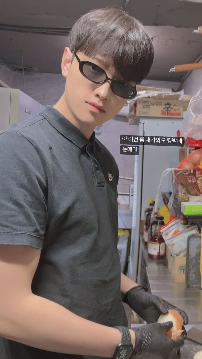 김창민의 큰 가르침 

선글라스 쓰고 양파까기는 눈이 맵다🧅