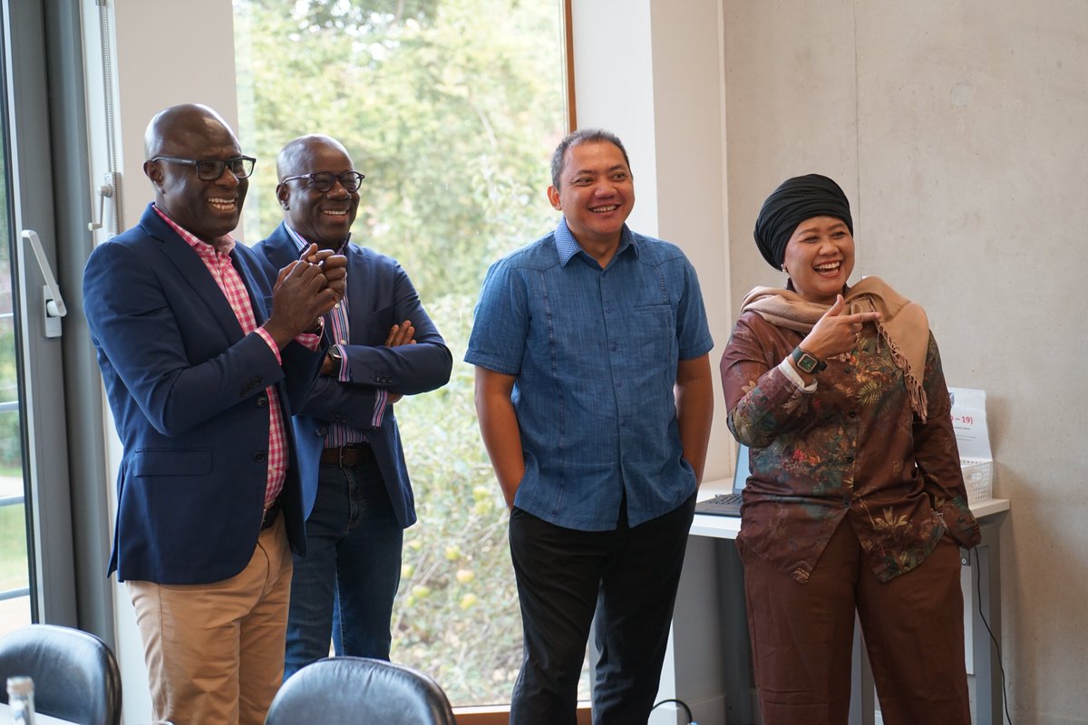 IPP_FoRB's tweet photo. We are incredibly excited to be back in Oxford after2⃣ years for the #IPPFoRBAcademy! We are joined by MPs from🇲🇼🇬🇭🇮🇩🇲🇾 who begin their first day with inspiring words from @N_Kwankwa (🇿🇦MP+IPPFoRB SG) + learn about the fundamentals of #FoRB by @ahmedshaheed (Former UNSR on FoRB). https://t.co/vMJxC0hpdL