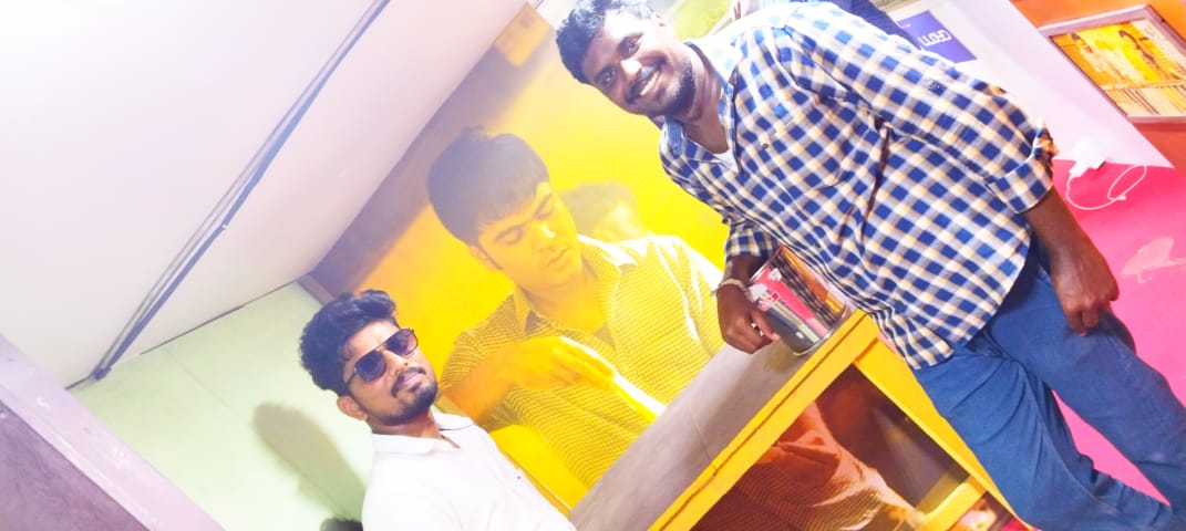 CoronaKumarr's tweet photo. fans from Trichy ❤ #VTKbus #SilambarasanTR @VelsFilmIntl 🙏 https://t.co/3oS1v6OXYS