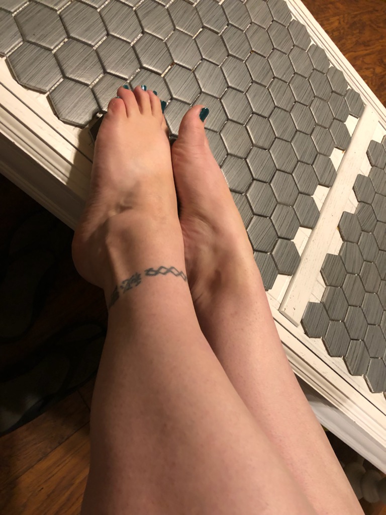 NattieToes's tweet photo. I just got fucked so good by hubby...send me a little love and I'll tell you all about it while you worship my feet.

#feet #cuckold #bodyworship #feetworship https://t.co/3jmVPoQP4z