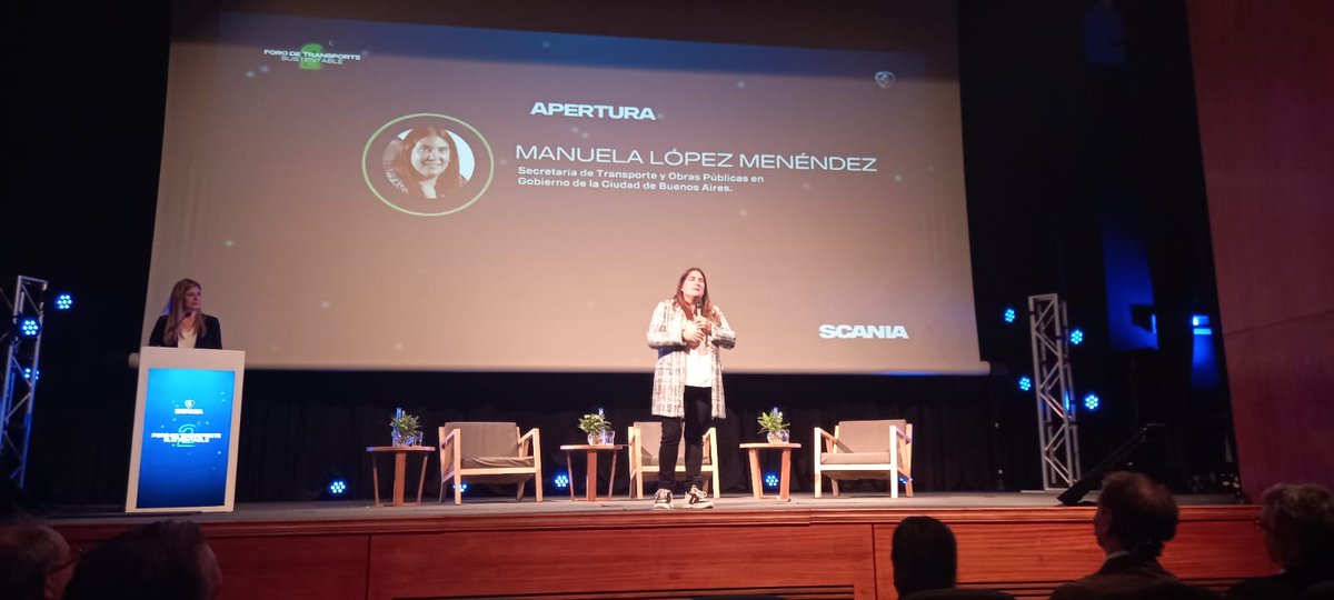 ElExpresoTv's tweet photo. El Expreso Tv en la. apertura del 2do Foro de Sustentabilidad en el Malba. 
Aquí Oscar Jaetn, CEO de Scania Argentina, disertante por la Ciudad de Buenos Aires.
A su vez la Secretaría de Transporte, Manuela López Menéndez. https://t.co/pA2OAkhPp4