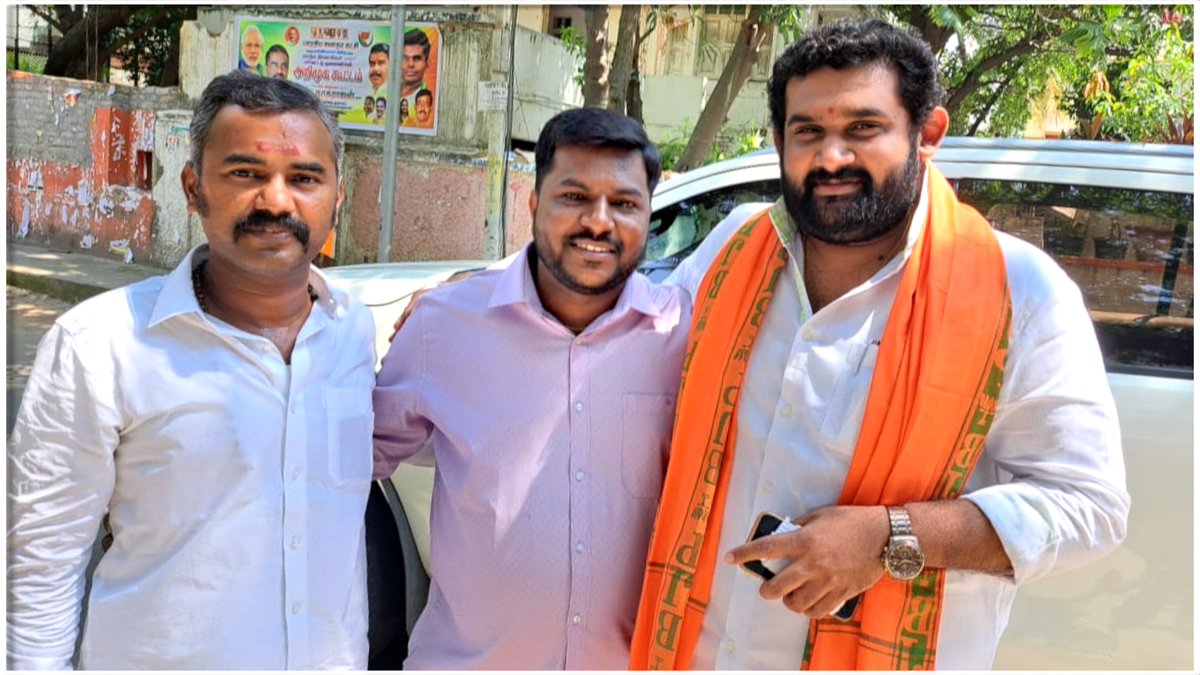 Madeshjournali1's tweet photo. இரண்டும் ஒன்றோடு ஒன்று சேர்ந்தது 🖤😍🧡

@asuvathaman @amarprasadreddy 😍 https://t.co/0TyXhbPJUr