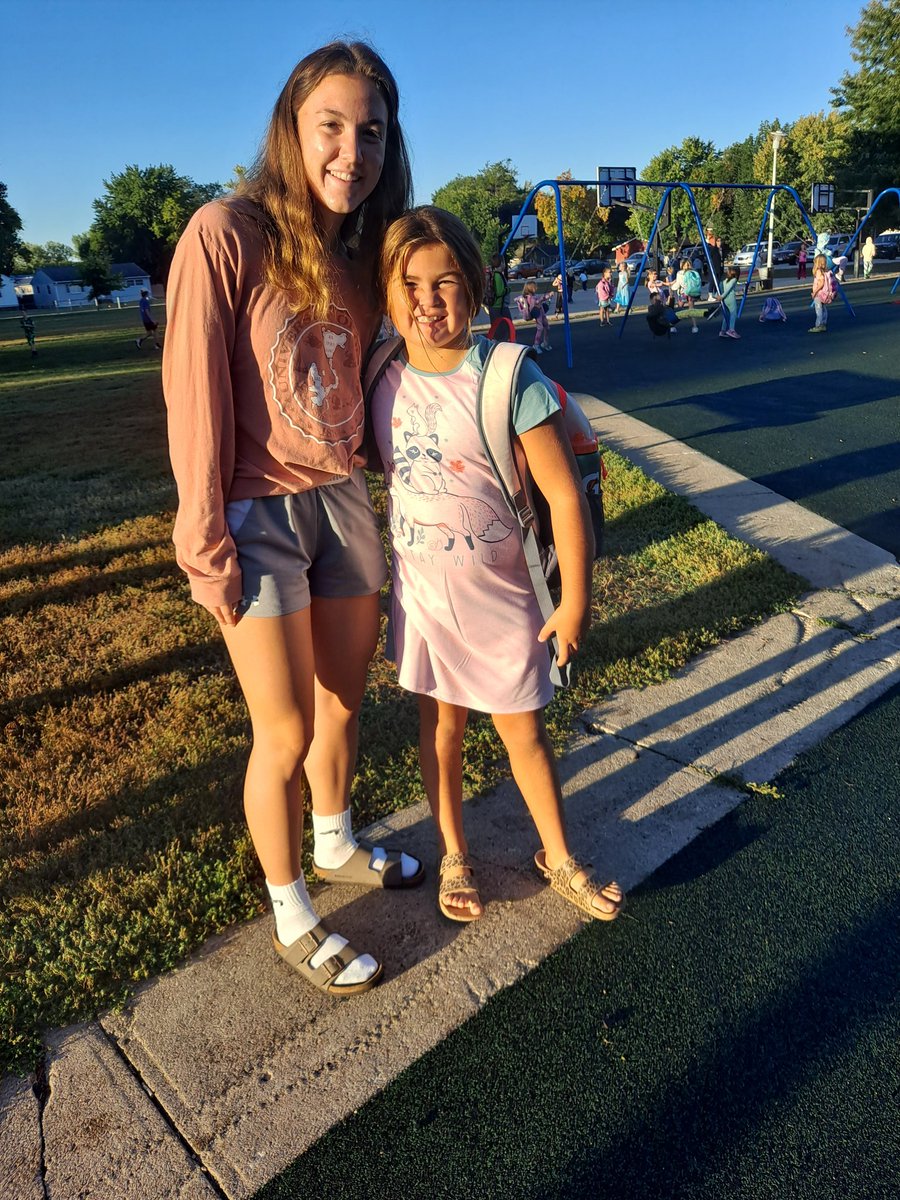 BojiXC's tweet photo. Homecoming Week means connecting with the future! Had fun at OES this morning... but I think the GaGa skills could use some work!! #proudtobeone #pioneers #pride #future https://t.co/kQQVFt4co3