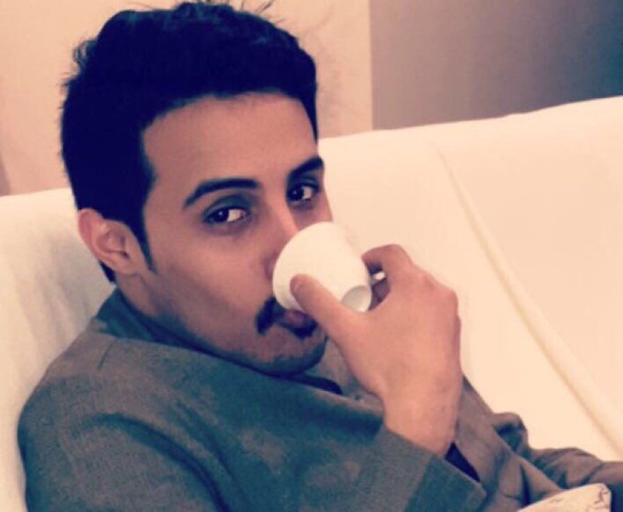 aalodah's tweet photo. كل عام وأنت بخير.. 
@Az_Aloudah 

كان نبيلاً كبيراً .. وهذا أزعج الصغار!

كل عام وأنت أنبل.. وأنت حر برغمهم:

يا دامي العينين والكفين إن الليل زائل
 لا غرفة التوقيف باقيةٌ ولا زرد السلاسل
نيرون مات و لم تمت روما بعينيها تقاتل
و حبوب سنبلة تجف ستملئ الوادي سنابل
#عبدالعزيز_العودة https://t.co/DvfG18Fj1z