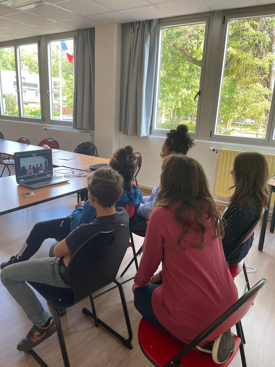 Collège des Bourgognes Chantilly tweet media