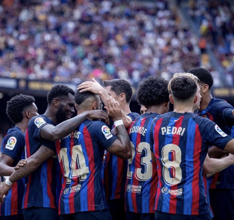 Hoy en día Barcelona tiene

-El máximo goleador de la Liga
-máximo asistente de la liga
-El portero menos batidos de las 5 grandes ligas
-El mejor ratio goles a favor en contra de las 5 grandes ligas