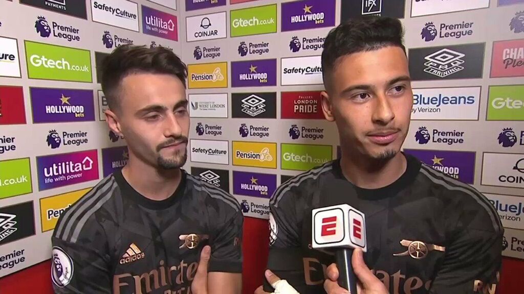 Arsenalmag_ir's tweet photo. 💬 فابیو ویرا: "خیلی خوشحالم که اولین گلم را برای آرسنال زدم، مارتینلی در [یادگیری] زبان کمک زیادی به من کرده است. هر چند باید خیلی پیشرفت کنم من تحت تأثیر این شعار (شعار ویرا) هستم، این نشانه خوبی است که هواداران من و فوتبالم را دوست دارند." @Arsenal_Magazine
#آرسنال https://t.co/hkxqNA5KN4