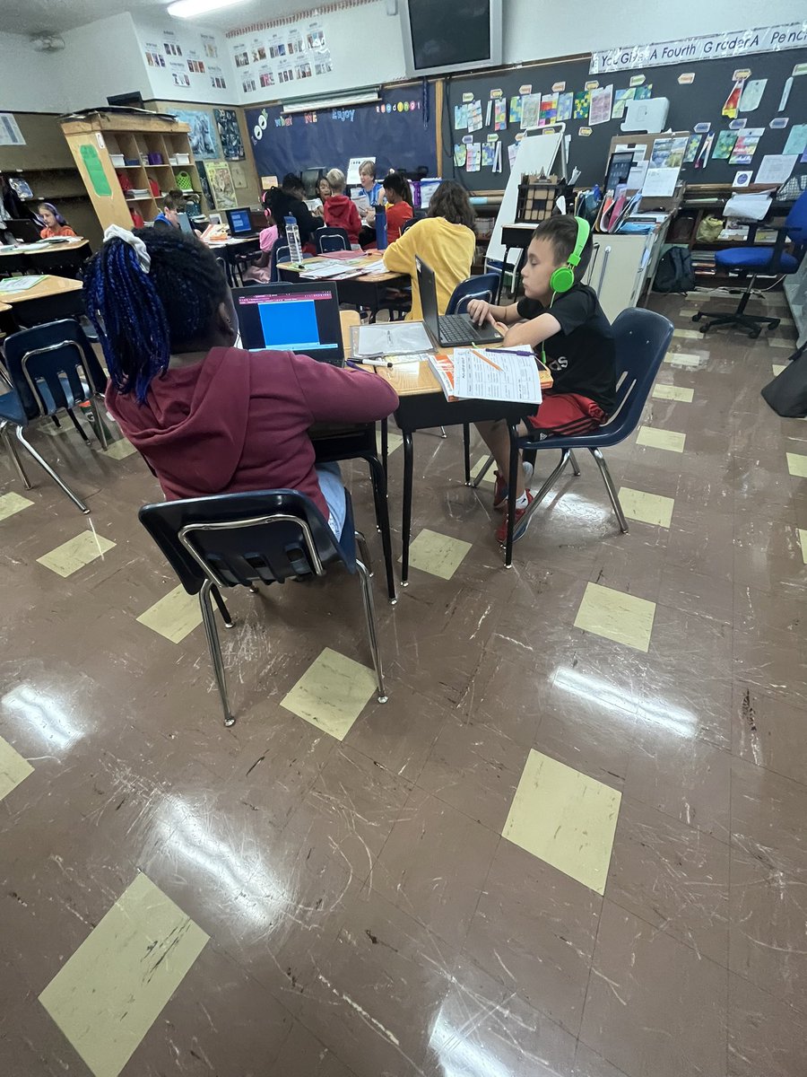Small group rotations in math going well in Mrs. Gerlach’s room! <a href="/K5MathGCSD/">GCSD Elementary Math</a> <a href="/CraigHillGCSD/">Craig Hill School</a>