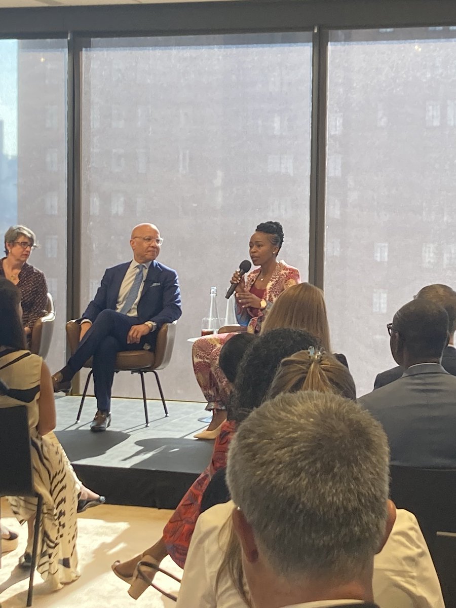TeachForAll's tweet photo. “Investment in leadership is equal to sustainable change. Let’s prioritize investment in leadership development” @WakoliCaren , Founder and Executive Director of Emerging Leaders Foundation #PeopleFirstDev https://t.co/1BnUjKHgxq