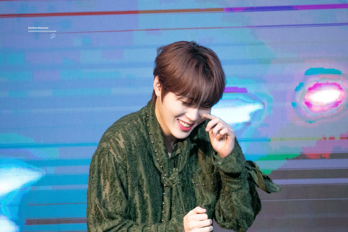 220916 하성운 케이타운포유 팬사인회
자기가 말하고 자기가 웃긴 아기 눈 없어지도록 까르르 하면서 점점 쪼꾸매지는 중
#하성운 #hasungwoon @bpm_hsw <a href="/gooreumseng/">하성운</a>