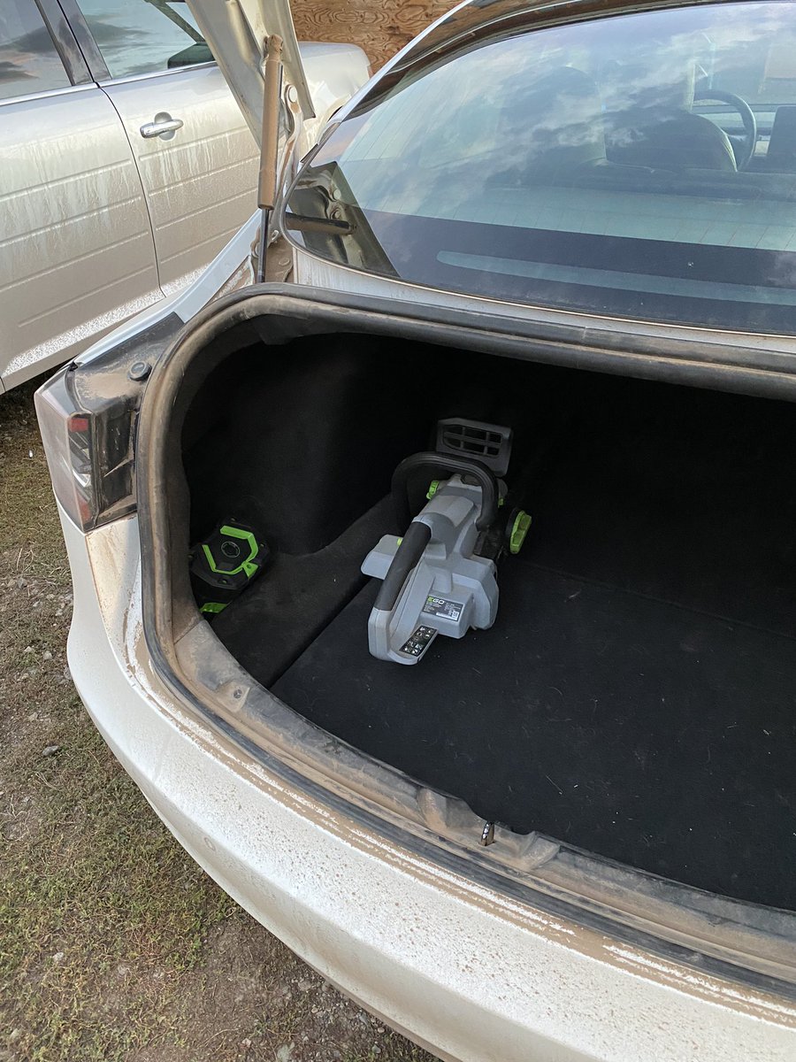 jaminwestby's tweet photo. Good morning to all those who have to keep a chainsaw in the car during a stormy season ๐ ๐
๐ #ipromiseiwontkillyou #notamurderer #mountainlife #offgridliving https://t.co/Vej9SfKjNe