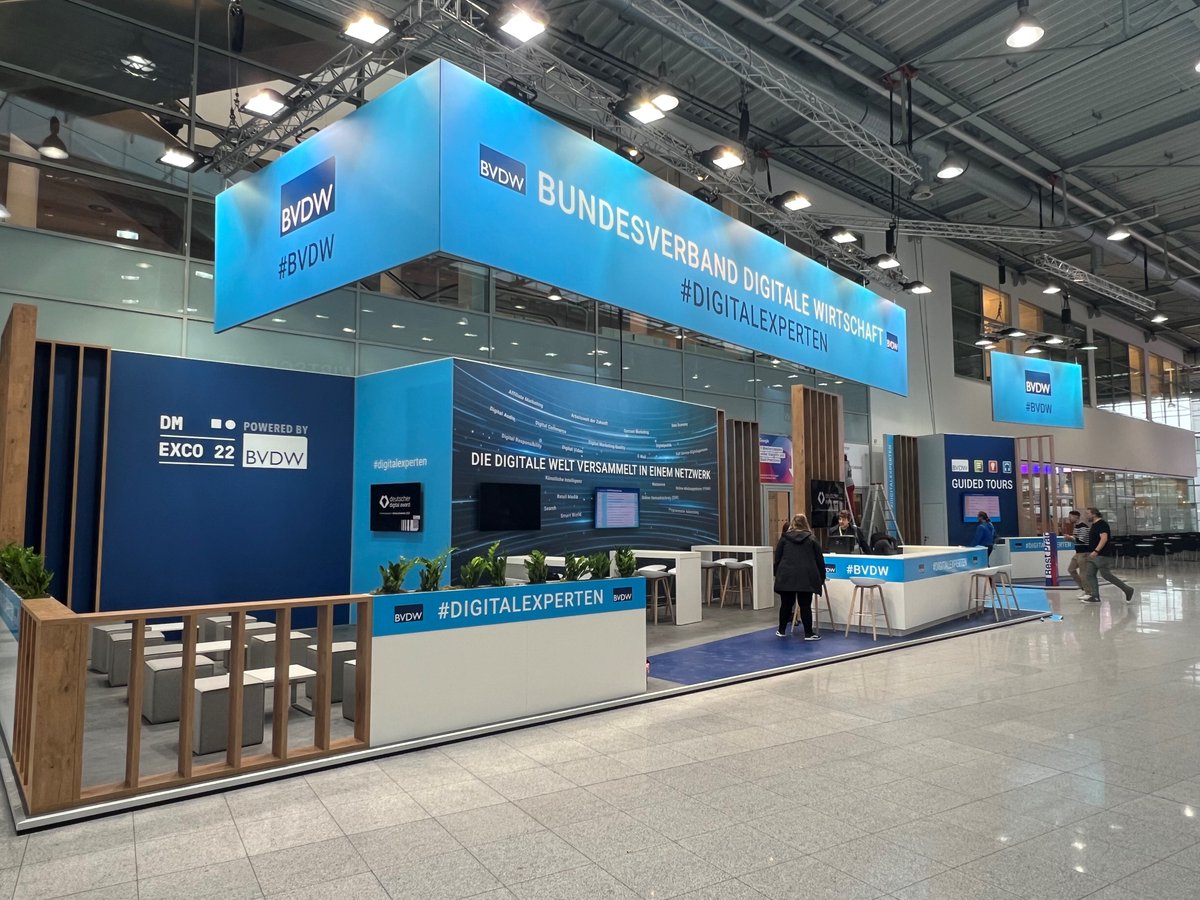 ... alles bereit für den Mittwoch auf der #Dmexco. unser Pre-Event #onlineadsummit ist heute ausverkauft und bis auf den letzten Platz besetzt - ein guter Vorbote. Wir freuen uns" #wirsinddmexco #digitalexperten