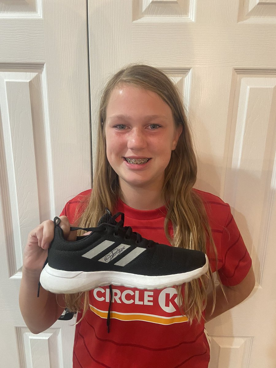 ‼️<a href="/Debinha7/">Debinha</a> autograph = 😁 

Kenly from 2010 Gold South G attended <a href="/TheNCCourage/">NC Courage</a> match this weekend with her teammates and walked away with an autograph ✍️ So cool!