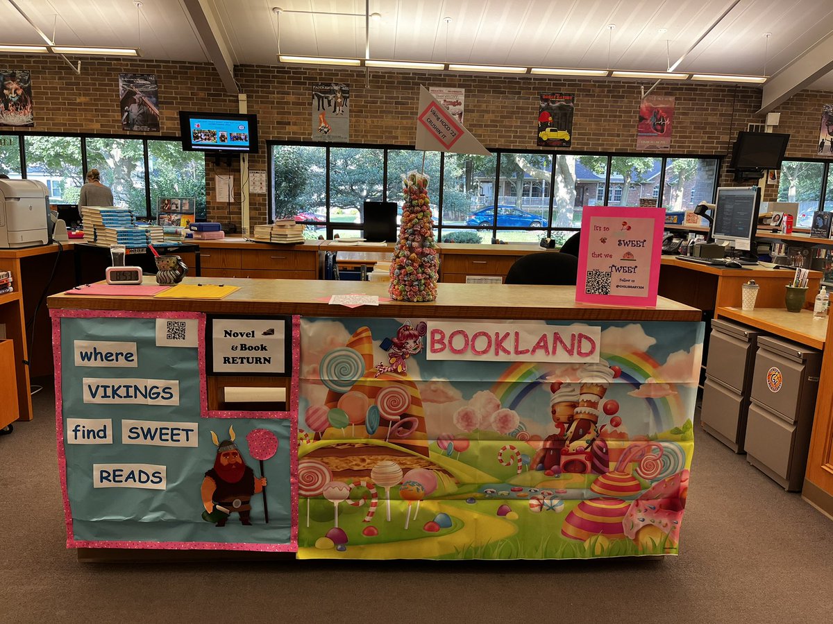 GHSLibrary304's tweet image. It’s Viking HOCO ‘22  stop by to check out our Candy land display.  While here, follow  us on Twitter @GHSLibrary304 and get a lollipop from our dum dum tree !!