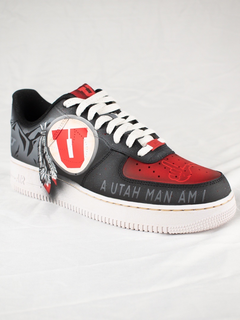 D_Mathews6's tweet photo. #utahfootball #customshoes https://t.co/zEyonZTh6p