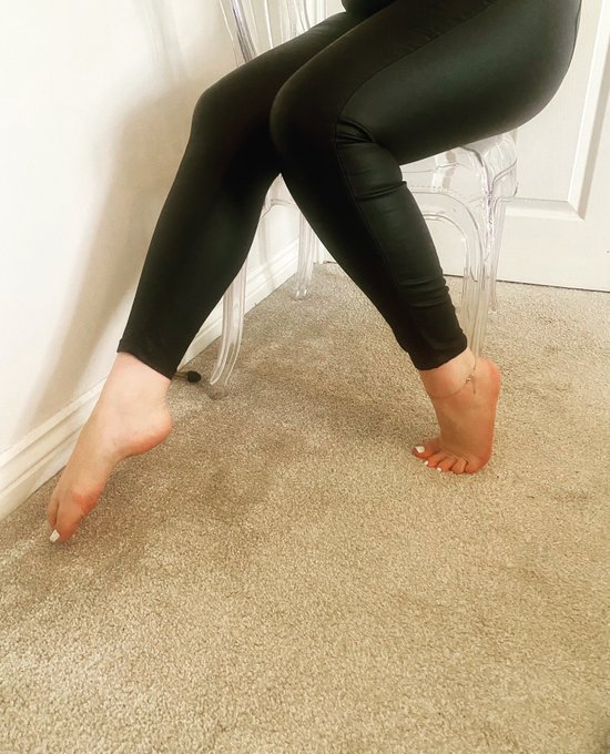 Colder weather means more leather 😍 #feet #feetfethish #feetworship #footfethish #leatherass https://t<a href="/tag/feet"class="tags">#feet</a><a href="/tag/feetfethish"class="tags">#feetfethish</a><a href="/tag/feetworship"class="tags"><span>#feetworship</span></a><a href="/tag/footfethish"class="tags"><span>#footfethish</span></a><a href="/tag/leatherass"class="tags"><span>#leatherass</span></a>