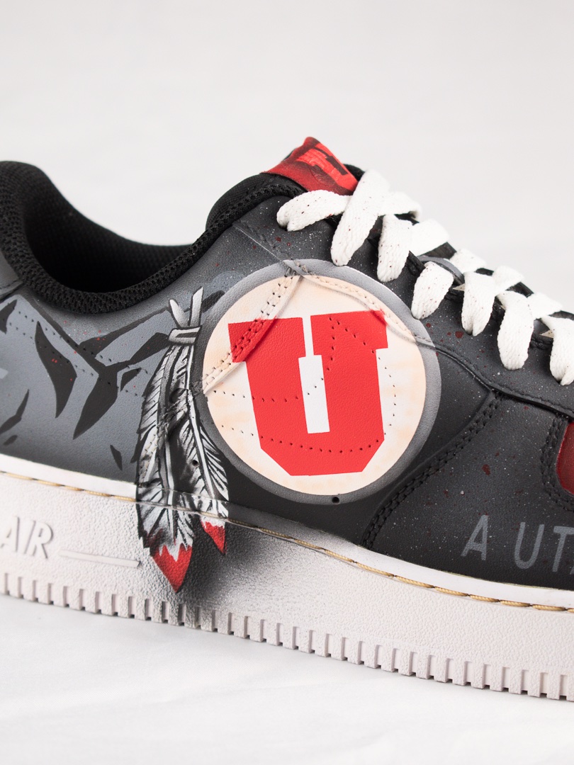 D_Mathews6's tweet photo. #utahfootball #customshoes https://t.co/zEyonZTh6p