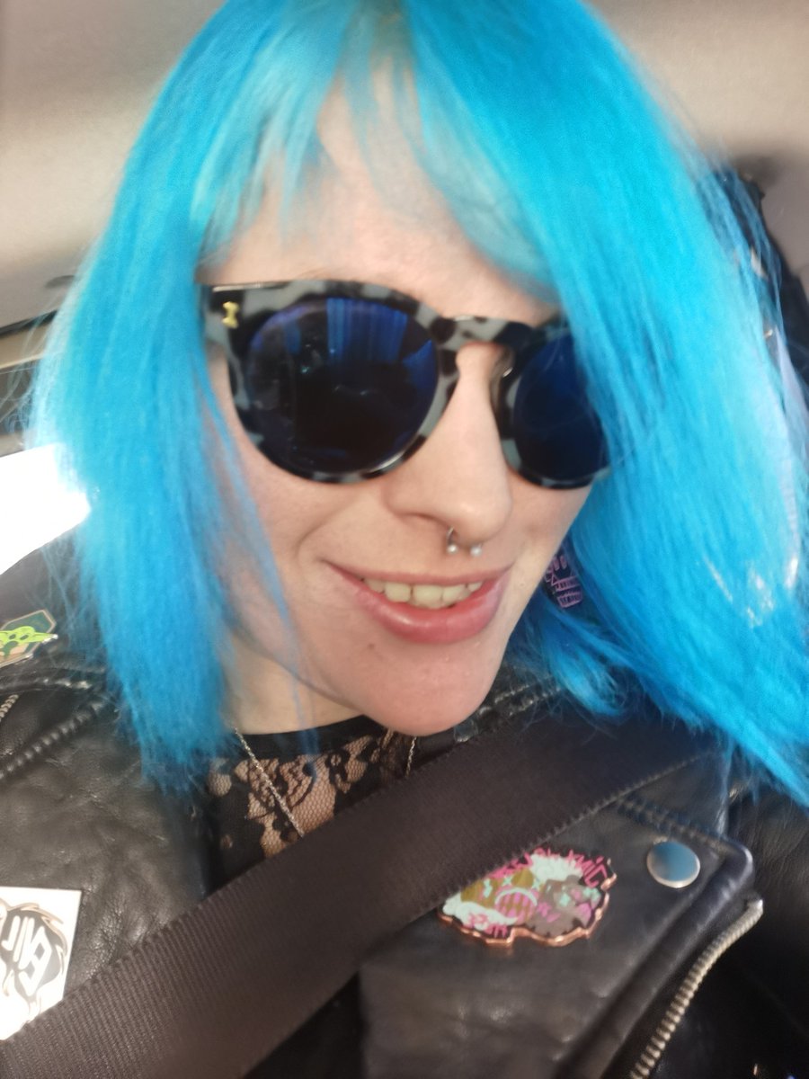 Welsh_Harls88's tweet photo. It's a very happy #ArcaneTwtSelfieDay too you lovely lot. So I've show you mine.whaddya think? Also reply with yours! Resident Pow-Pow, out! @MiaJenness #TeenAngstPowder #TeamPowder #PowderRocks 🥺💙🐵🤘🤘💙 https://t.co/dftyy2JhlW