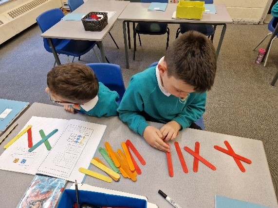 In Maths, year 3 and 4 have been learning about Roman Numerals. We used lollipop sticks to represent numbers and Roman numerals. Well done!