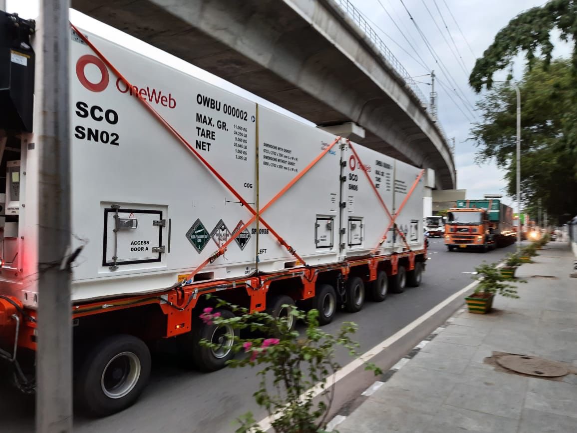 gareebi_ki's tweet photo. ISRO to Launch GSLV MK III M2 / ONEWEB Mission by October this Year . SDSC - SHAR Received 36 Oneweb Satellites today at 20 September 2022 .#isro #oneweb #gslvmkiii #gslvm2 https://t.co/AIEIZE0wBs