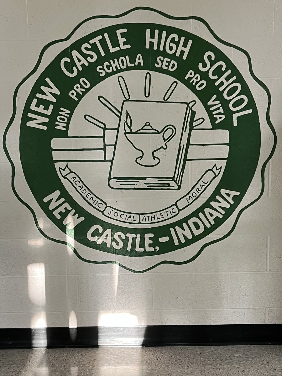 kmfoster68's tweet photo. Hey Renaissance Nation. This is how New Castle High School shows it’s colors! @J_Renaissance @MidwestJRen #GreatLakesRenRegion https://t.co/EojFQMS3Ti