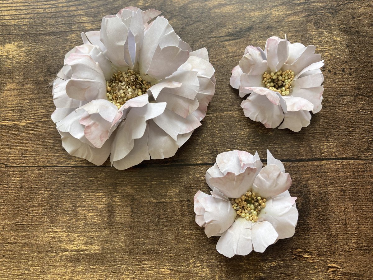 Opulencebydesi1's tweet photo. Calling all cardmakers and paper crafters.. so simple!
Just Print, cut and form
Tutorial available here: https://t.co/IGVts9szcq

#cardmaking #handmadeflowers #papercrafts https://t.co/WBmo81XkAE