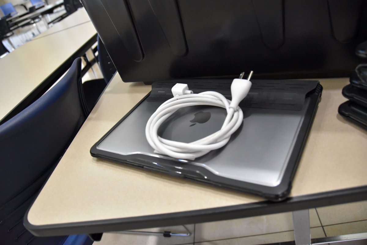 HSSD's tweet image. Today is National IT Professionals Day. Join us in saying thank you to the HSSD Technology Department for keeping us connected! #InnovativeProgramming #CaringLearningCommunity #OperationalExcellence