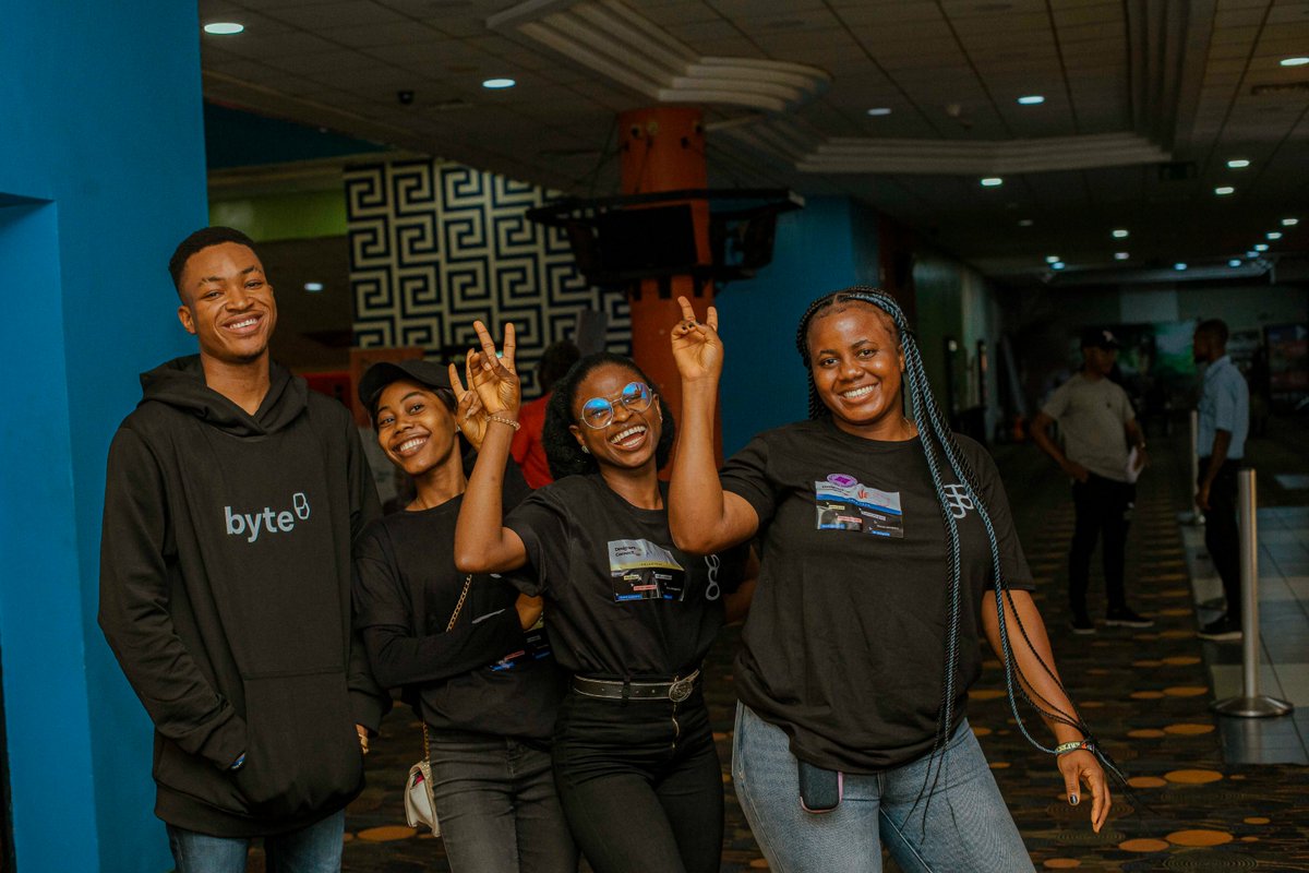 Designers Hangout was a success, and I'm glad to be one of the people that volunteered to see the success of that event. Let me serve you beautiful jpegs #DesignersConnect #fofuyo #fofafrica #designers