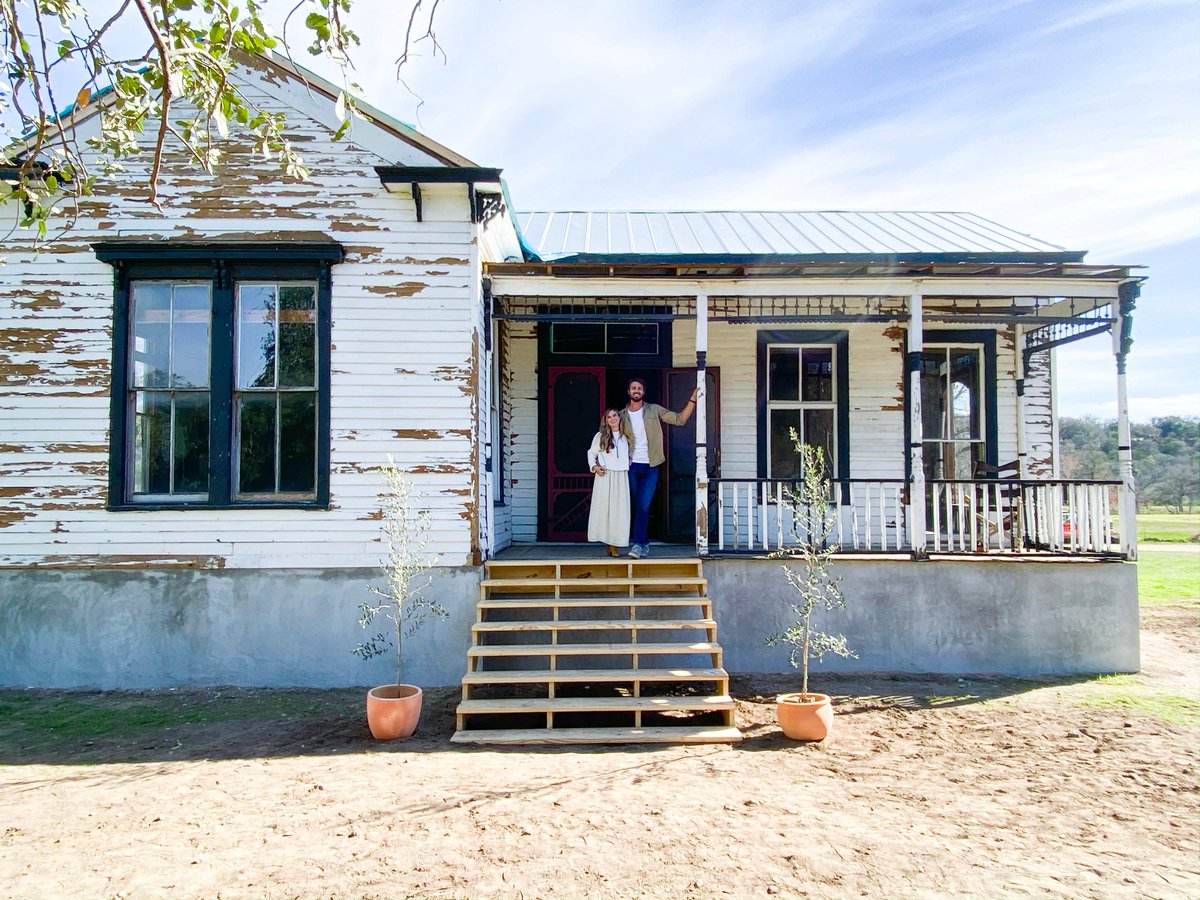 Honeywell_Home's tweet image. Thinking of moving or starting a home renovation project? Interior designer, Claire Zinnecker, shares insights you can apply to either: hwllhome.co/d5mzv2