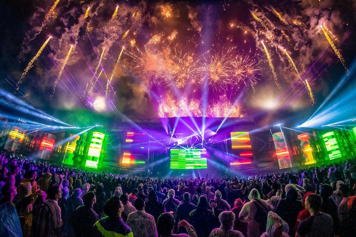 How it started (2001)          vs          how it's going (2022)

#FrequencyFestival #FQ22