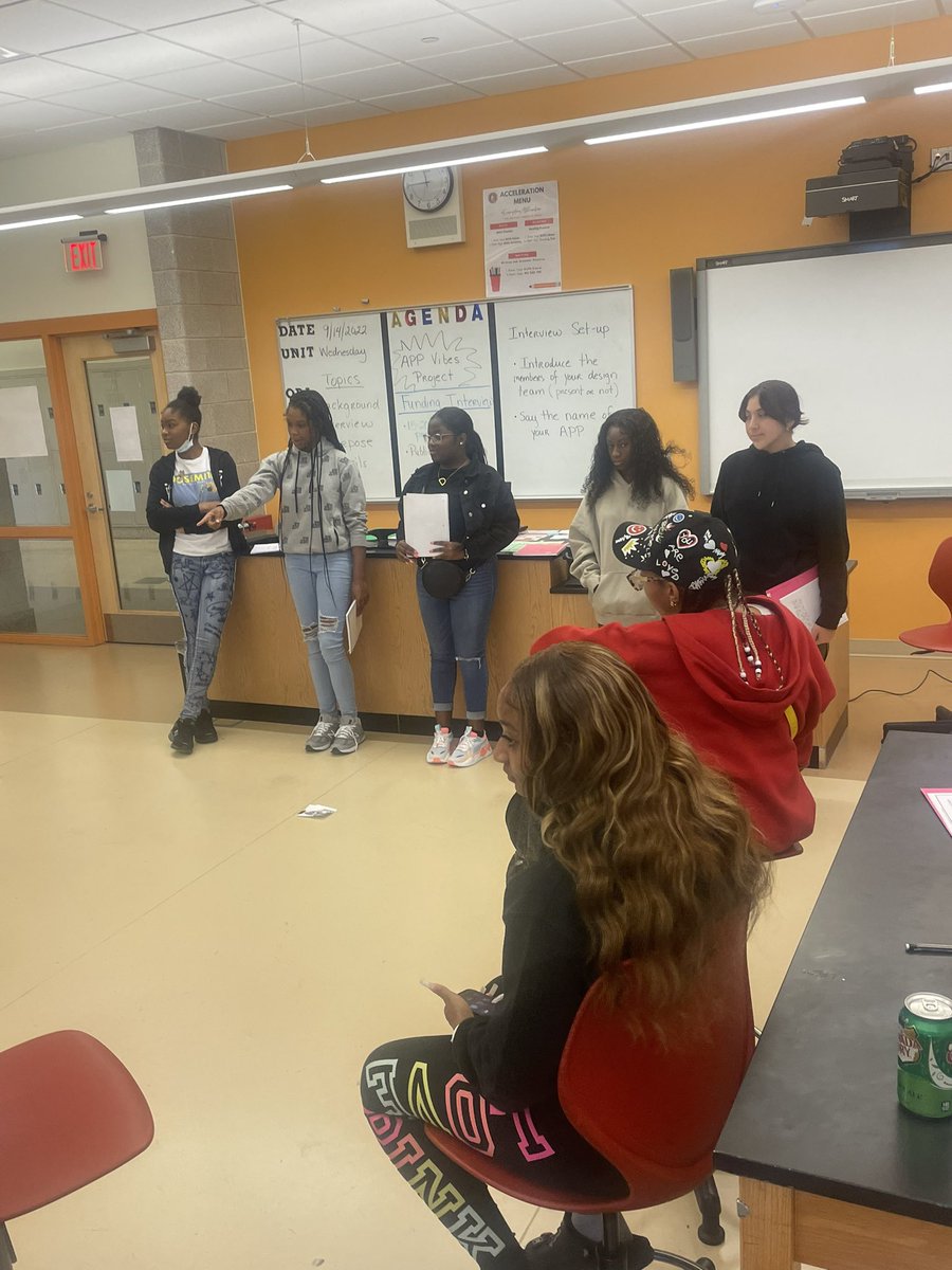 dhsEngineer_dc's tweet photo. A design brief is a must! As scholars conceptualized an app to meet the needs of a specific industry, they presented their designs as a pitch for investment. Which engineering design team walked away funded?
#nameafuture #everydayatdunbar #futureengineers https://t.co/Arejb3KyJ8