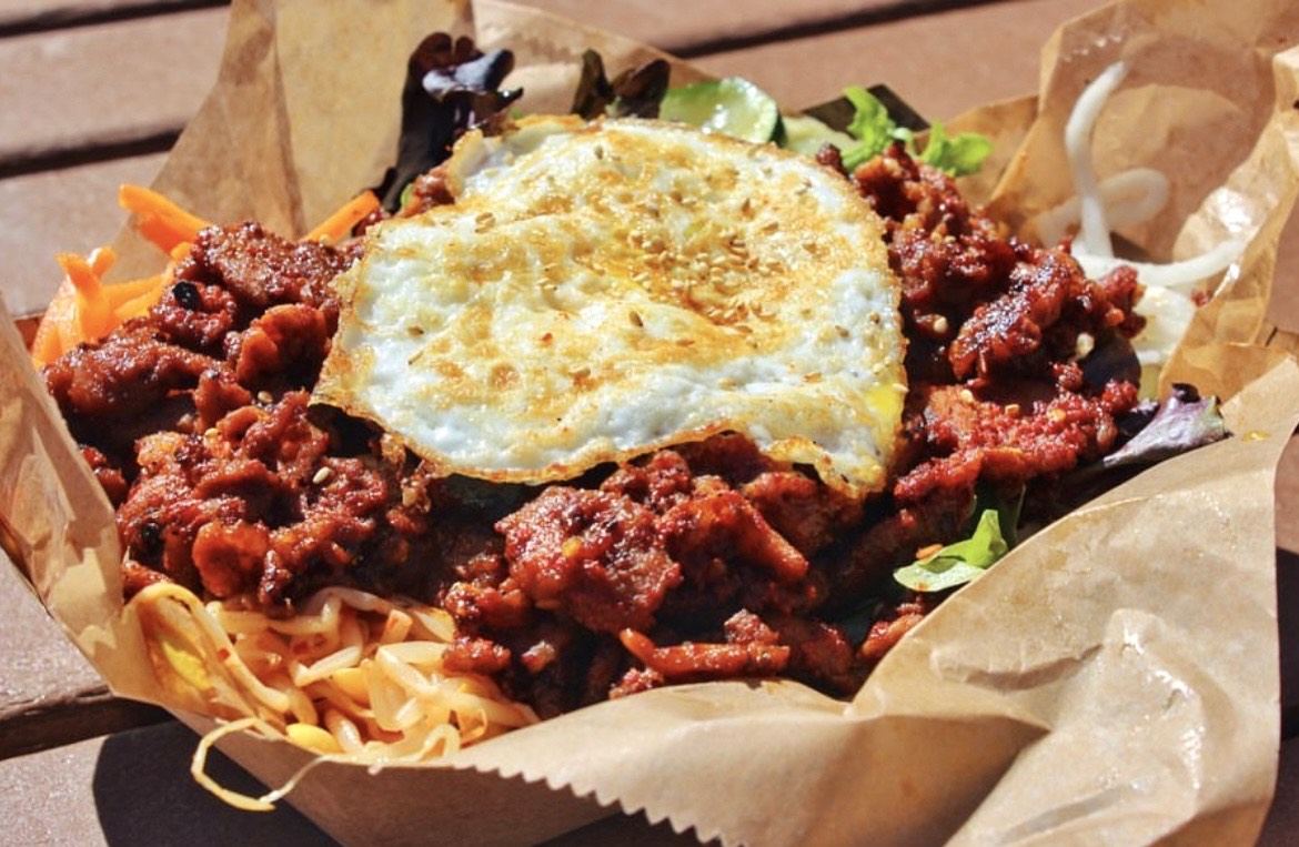 Our Bibimbap with Spicy Beef giving you everything you’ve wanted in a meal and more 😎 Find us out this Tuesday (9/20) and Wednesday (9/21) to get your own:

📍 9/20 at Duke: Swift, 300 Swift Ave, Durham, 5-7p

📸: @taylorhopemclean on IG