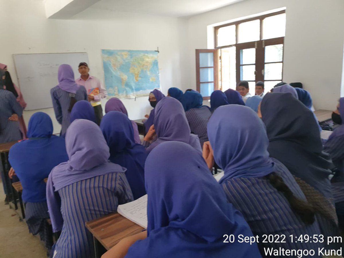 VCF_JK's tweet photo. Vocational Coordinators visited #GHSS_Waltingo_Khud Kulgam &amp; delivered guest lectures to make students aware about the basic needs of Vocational Education in today's life. Apart from this, also interacted with HOS during the visit, feedback was upto the mark
@diprjk
@JKSamagra https://t.co/kR46yecNkg