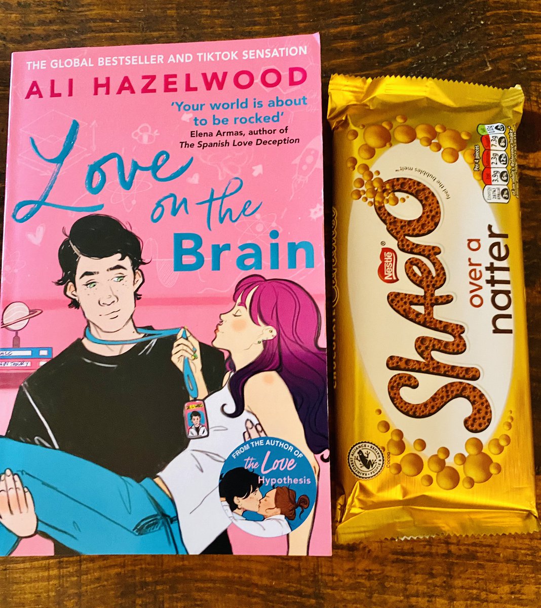 acottageofbooks's tweet photo. #giveaway #win a copy of Love on the Brain and an aero chocolate bar. RT &amp; follow to enter. UK only. Closes 23/09/22 at 8pm. https://t.co/JbZY5QAJWw