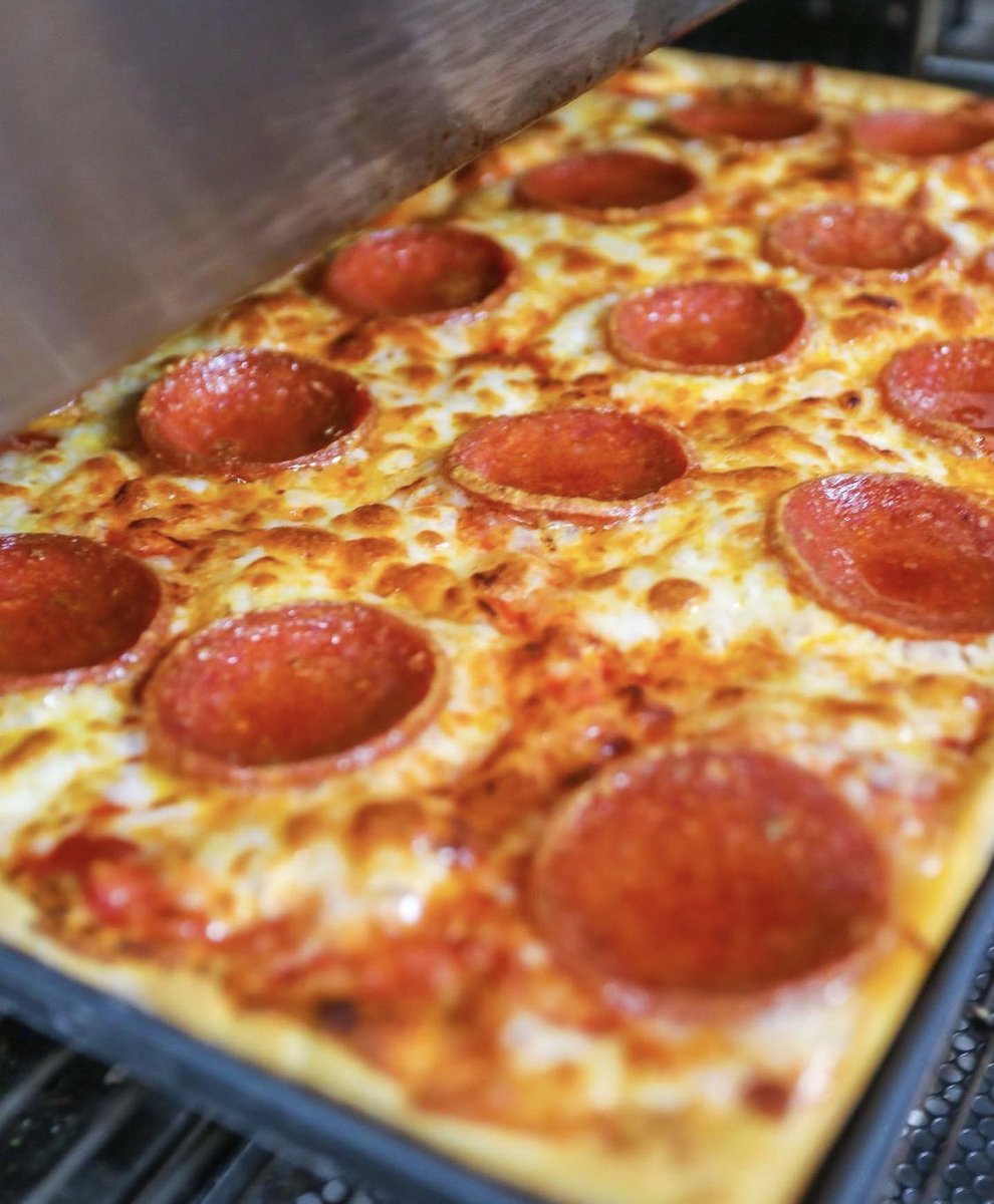 LedoPizza's tweet photo. #NationalPepperoniPizzaDay GIVEAWAY‼️

RETWEET to enter to win a
$50 #LEDOPIZZA GIFT CARD
(1 winner picked @ 9pm 9/20/22)

✨MY LEDO REWARDS Exclusive Offer!
Check Your Rewards account for a
One FREE Topping on any
18" LedoPizza Reward!
Valid 9/20/22 Only

https://t.co/kejs7Iy7P9 https://t.co/m6COgYER6V