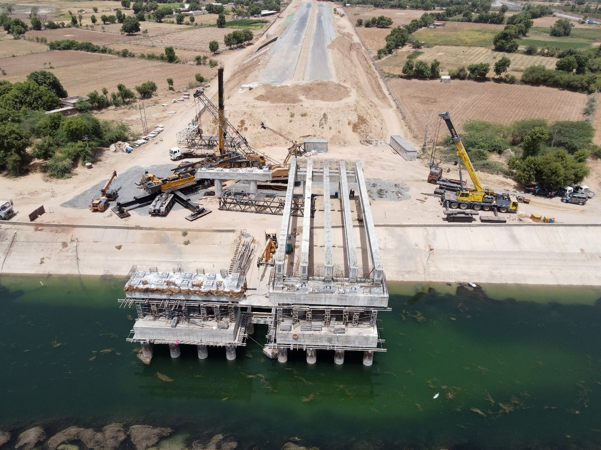 nitin_gadkari's tweet photo. Making #NewIndia: The Hub of World Class Infrastructure  under the leadership of PM Shri @narendramodi Ji.

The project for 6 lane access controlled Greenfield Highway from Rajasthan/Gujarat Border to Santalpur section of NH-754A is in full progress.
#PragatiKaHighway #GatiShakti https://t.co/WoOqO2sEcm
