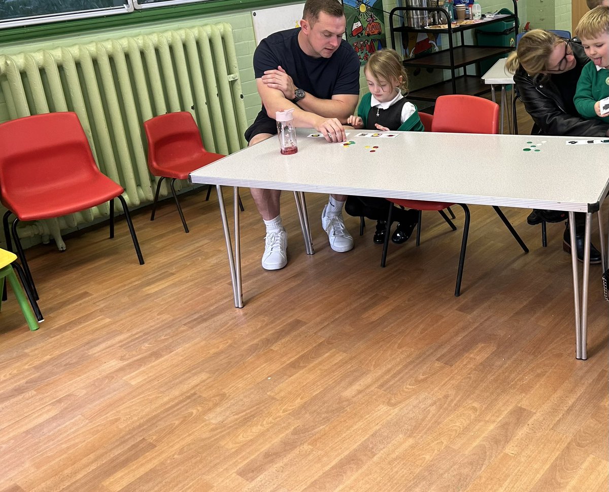 cwmgwyddon's tweet photo. @CymraegGwent Cymraeg yn y cartref yn ein neuadd. Da iawn chi rhieni a diolch @LowriProsser1 https://t.co/0OHd1V1fu6