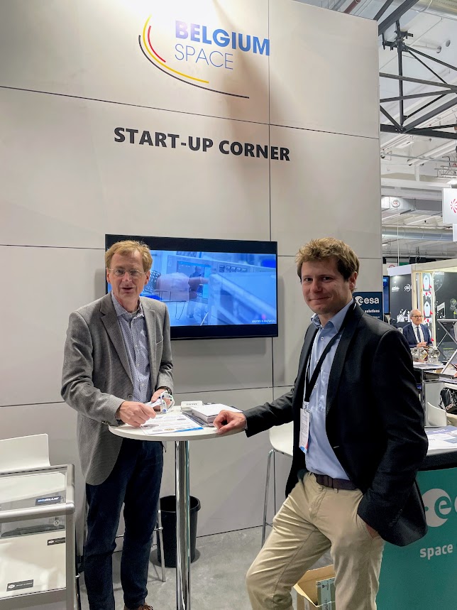PoleSkywin's tweet photo. 🚀 @IACParis2022 - #SpaceforAll 🛰
Skywin #AIR &amp; #SPACE et ses membres vous accueillent sur le stand #BelgiumSpace 🇧🇪
📷Focus(1/4) sur 5 Membres  @PoleSkywin : #AMOS #BeBlueCryotech #SCouP #SABCA @Thales_Alenia_S https://t.co/idltXlamnb