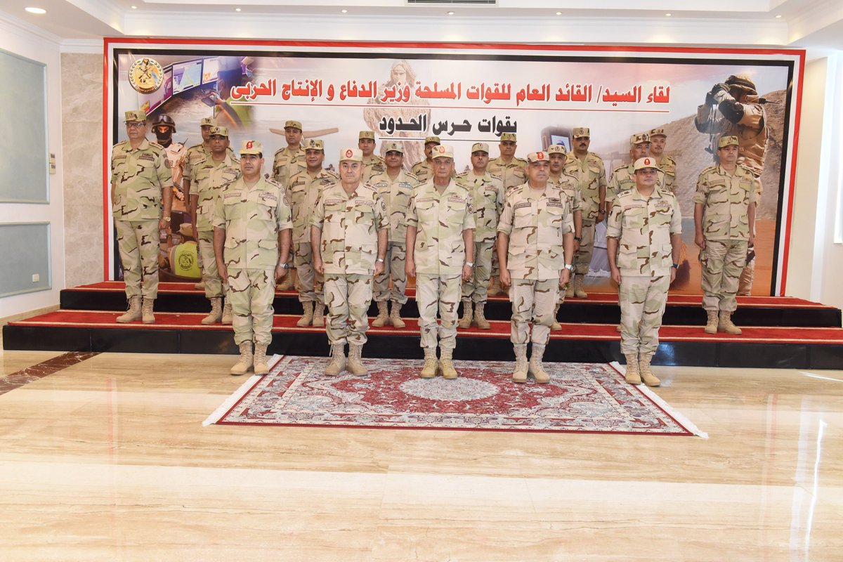 EgyArmySpox's tweet photo. #المتحدث_العسكرى : الفريق أول / محمـد زكى القائد العام للقوات المسلحة وزير الدفاع والإنتاج الحربى يكرم عدداً من المتميزين من رجال قوات حرس الحدود ... https://t.co/CNwnj2Pbuk