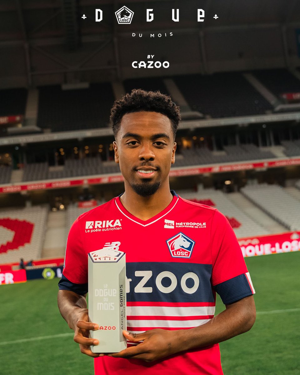 losclive's tweet photo. Notre Dogue du mois d'août by @CazooFR a reçu son trophée après #LOSCTFC 🏆

Congratulations, @agomes_47 ❤ https://t.co/S8oNE9p597