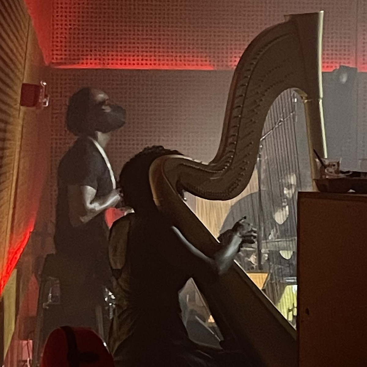 Nonesuch Records (@nonesuchrecords) on Twitter photo Last night in Brooklyn: <a href="/MakayaMcCraven/">Makaya McCraven</a> at <a href="/233butler/">public records</a> performing music from 'In These Times,' with <a href="/JuniusPaulMusic/">Junius Paul</a>, @Harpista, De’Sean Jones, and the string quartet from the album.
The album is out this Friday on <a href="/intlanthem/">𝗜𝗻𝘁𝗲𝗿𝗻𝗮𝘁𝗶𝗼𝗻𝗮𝗹 𝗔𝗻𝘁𝗵𝗲𝗺</a> / Nonesuch / @xlrecordings: makayamccraven.ffm.to/inthesetimes Last night in Brooklyn: <a href="/MakayaMcCraven/">Makaya McCraven</a> at <a href="/233butler/">public records</a> performing music from 'In These Times,' with <a href="/JuniusPaulMusic/">Junius Paul</a>, @Harpista, De’Sean Jones, and the string quartet from the album.
The album is out this Friday on <a href="/intlanthem/">𝗜𝗻𝘁𝗲𝗿𝗻𝗮𝘁𝗶𝗼𝗻𝗮𝗹 𝗔𝗻𝘁𝗵𝗲𝗺</a> / Nonesuch / @xlrecordings: makayamccraven.ffm.to/inthesetimes