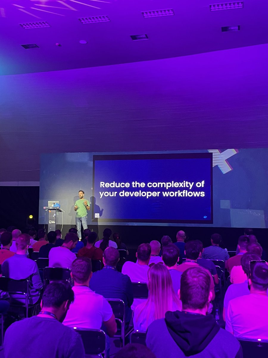 Docker's tweet image. @lucasbernalte showcasing the power of #DockerExtensions at #InfobitShift 🚀