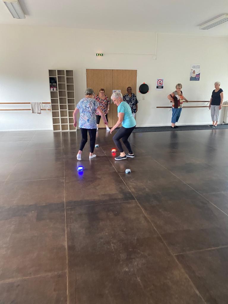 ufolep86's tweet photo. ‼️A mon rythme ‼️ 
✅ C'est la reprise pour notre grpe sénior!2️⃣fois par semaine mardi et le vendredi matin, nos séniors pratiquent diverses activités physiques et sportives "PREVENIR ACCOMPAGNER et EVITER"💪#UFOLEP #SPORTSOCIETE @UFOLEP @Agence_du_Sport @Sports_gouv @Sante_Gouv https://t.co/A8hBeHVe11