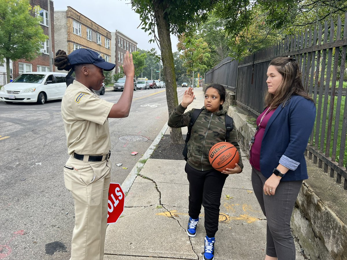 SuperBaston's tweet photo. Nothing beats starting your day off giving high fives to @bostonschooIs students at the Higginson Lewis School with recruit class #62-23 @BPDAcademy! #commmunityengagement #nextgeneration 👏🏽👍🏽💙📚@MayorWu @svilleskipper https://t.co/jXO2zYwTJy