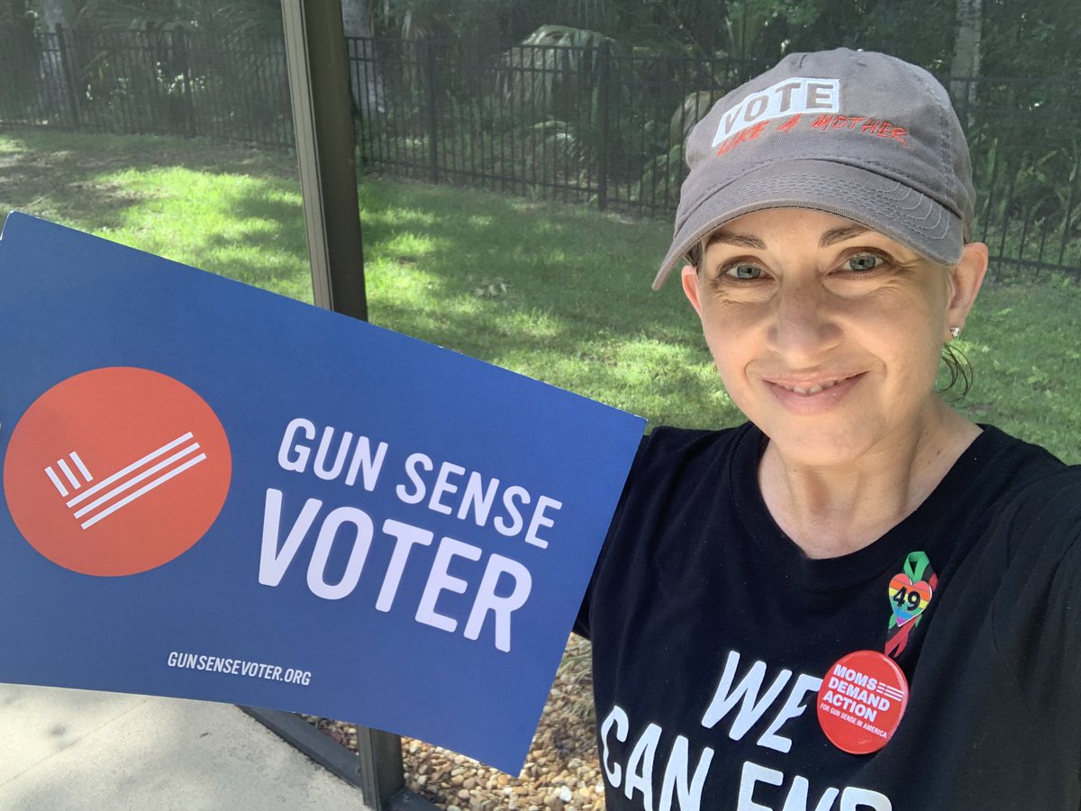 dawnbelue's tweet image. ‼️It's #NationalVoterRegistrationDay! 

As a FL @MomsDemand vol and gun sense voter, I know EVERY vote for gun safety matters.

Is your registration up-to-date? Text the word REGISTER to 644-33 to make sure you’re ready to vote for #GunSenseCandidates Nov. 8! #MomsAreEverywhere