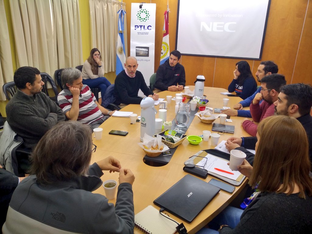 PTLCSAPEM's tweet photo. #ptlc #desayunoPTLC☕️
📢 "Inserción de Técnicas/os Químicas/os en empresas: Perfiles Y Prácticas", a cargo de @EISUNL
📢 Participan @Alytix_Biotech #rockriverlab #ingeap #clorar y alumnas/os de la escuela. https://t.co/sQaVA75RT7