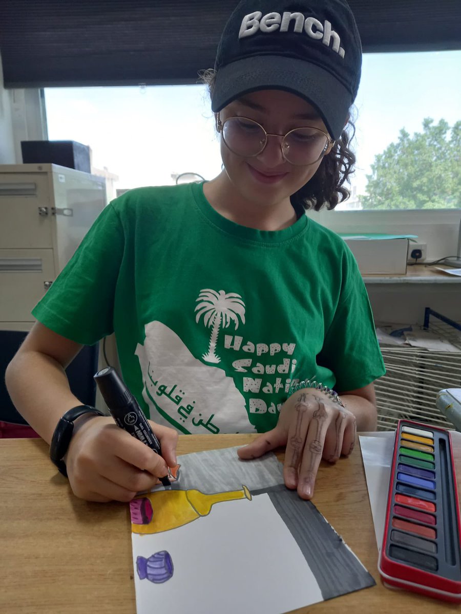 BISRCreates's tweet photo. Happy Saudi National Day! KS3 students in green and white during their Art lessons today. #bisrCreates #ArtwithMrsK #BISRHamra https://t.co/VjQFGISkT9