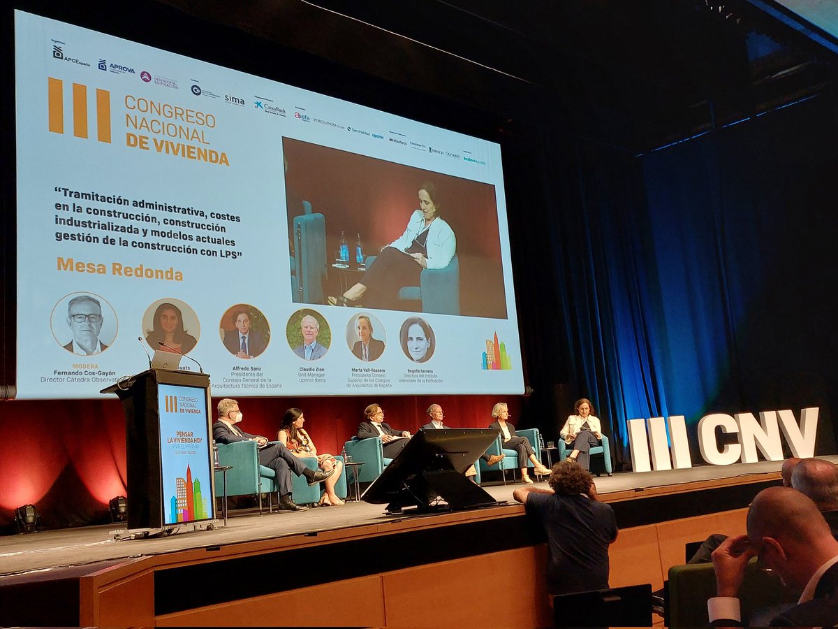 APCEprensa's tweet image. En el #CNV2022 expertos del  sector debaten sobre costes de #construcción #industrialización y trámites administrativos. Fernando Cos-Gayón modera esta mesa donde participan Alfredo Sanz @CGATEsp Claudio Zion @Uponor_ES Marta Val-llosera @CSCAE Begoña Serrano y Cristina Ayats.