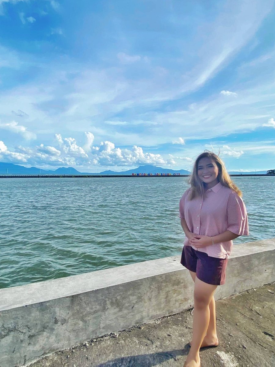 OfficialAlisah's tweet photo. ••• The Rompeolas is a kilometer-long bay walk with the picturesque views of the sea and Mt. Bulusan across the bay. Rompeolas is one of the tourist spots in Sorsogon that you can visit to relax and enjoy yourself •••

It's really beautiful 😍#sorsogonphilippines2022 https://t.co/FS7vIhNwgI