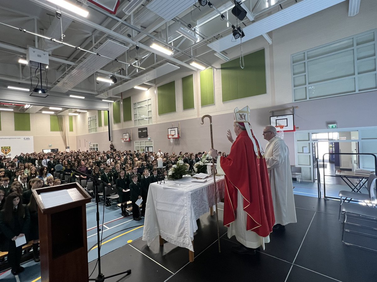 Thanks to St Joseph’s Grammar @SJS41 for the warm welcome given to Bishop Michael Router who celebrated mass this morning to celebrate the centenary of St. Joseph’s and the arrival of the Daughters of the Cross. @MichaelRouter @ArchbishopEamon